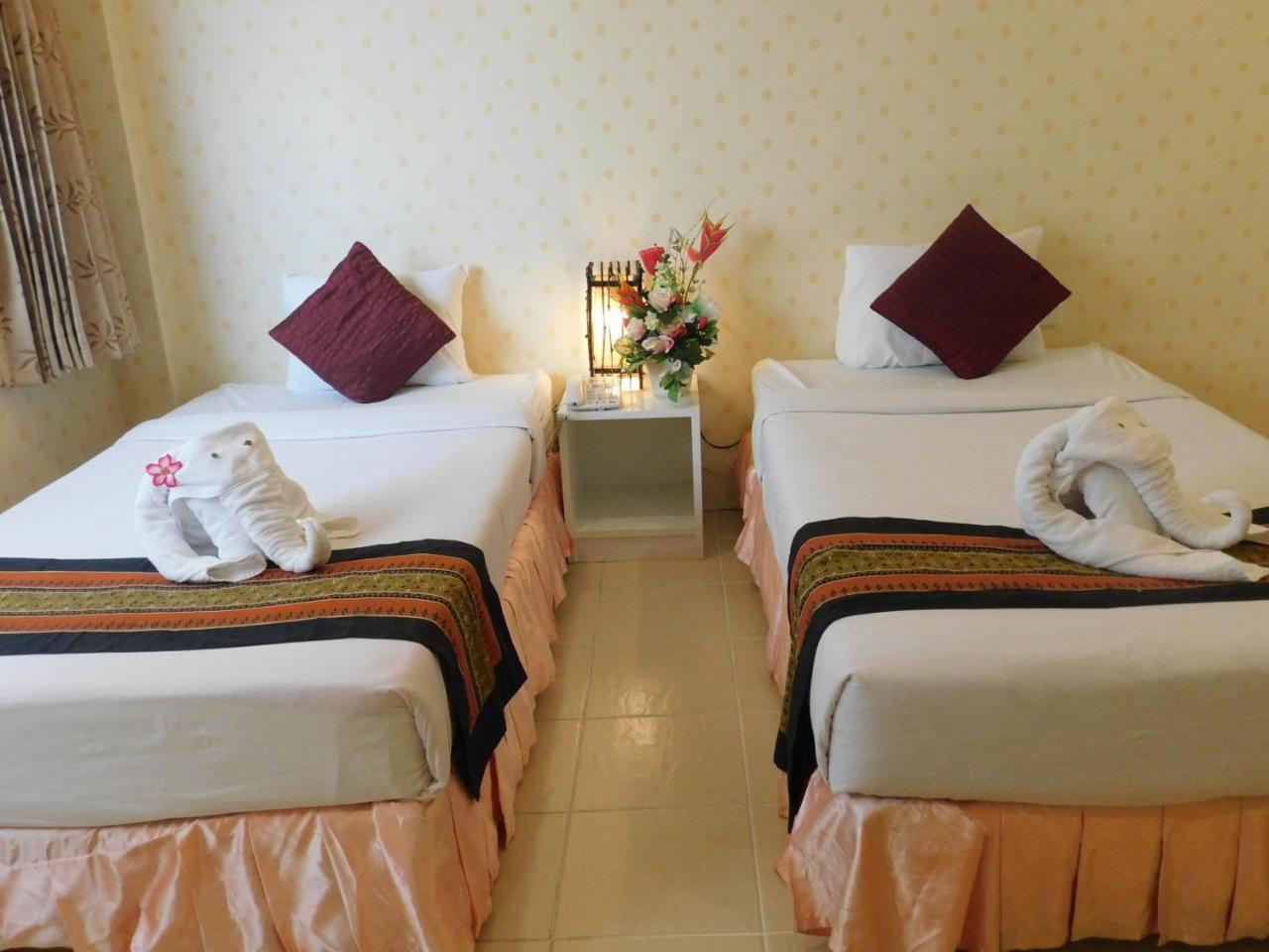 Be Fine Guesthouse Phuket Exterior photo