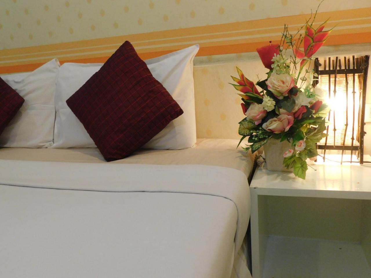 Be Fine Guesthouse Phuket Exterior photo
