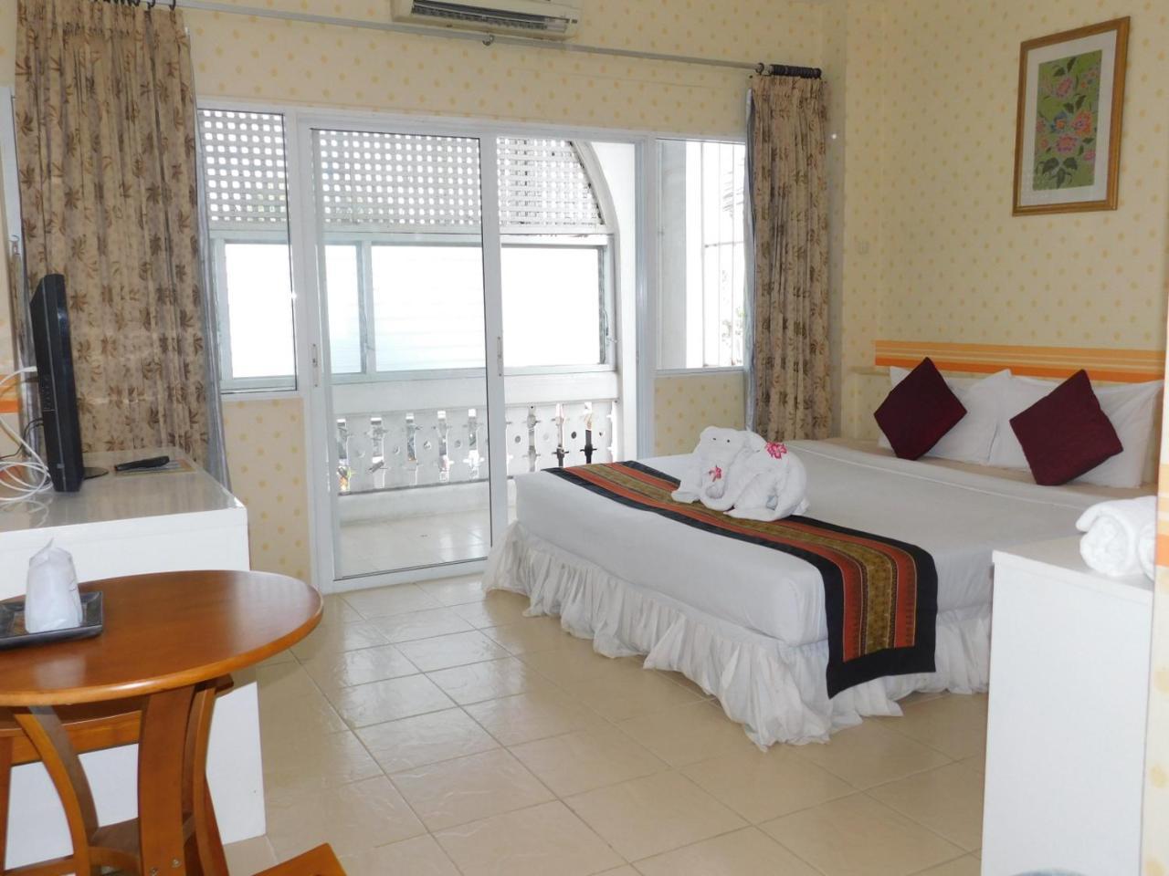 Be Fine Guesthouse Phuket Exterior photo