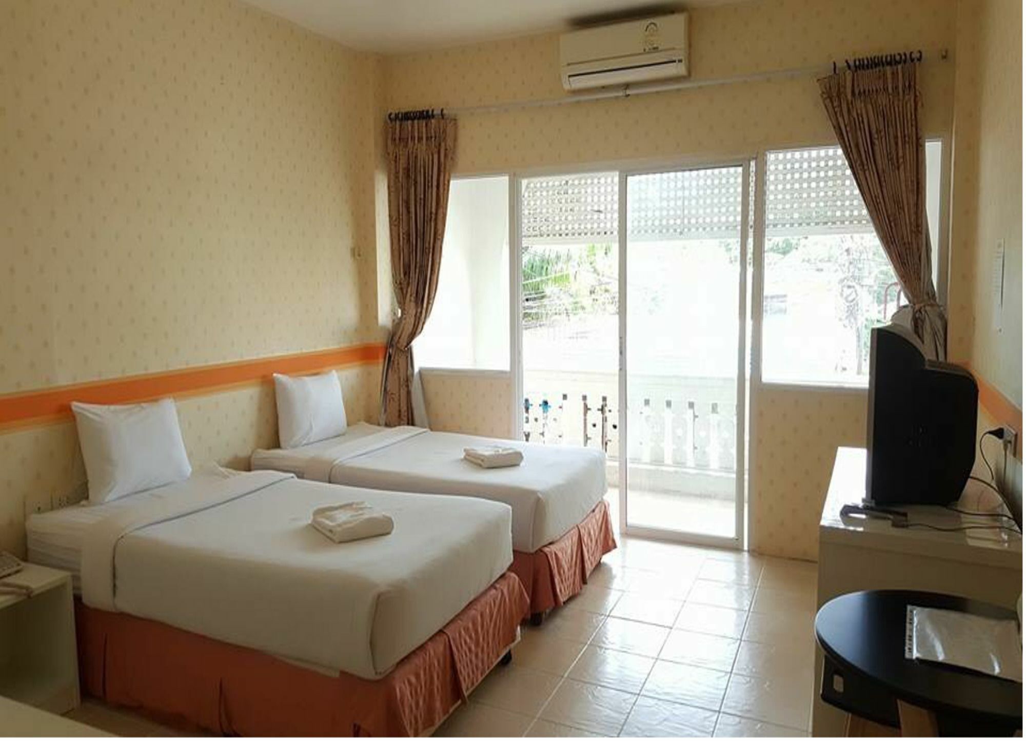 Be Fine Guesthouse Phuket Exterior photo
